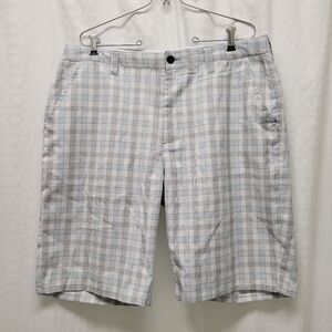 Travia Mathews Men's Golf Shorts Size 36